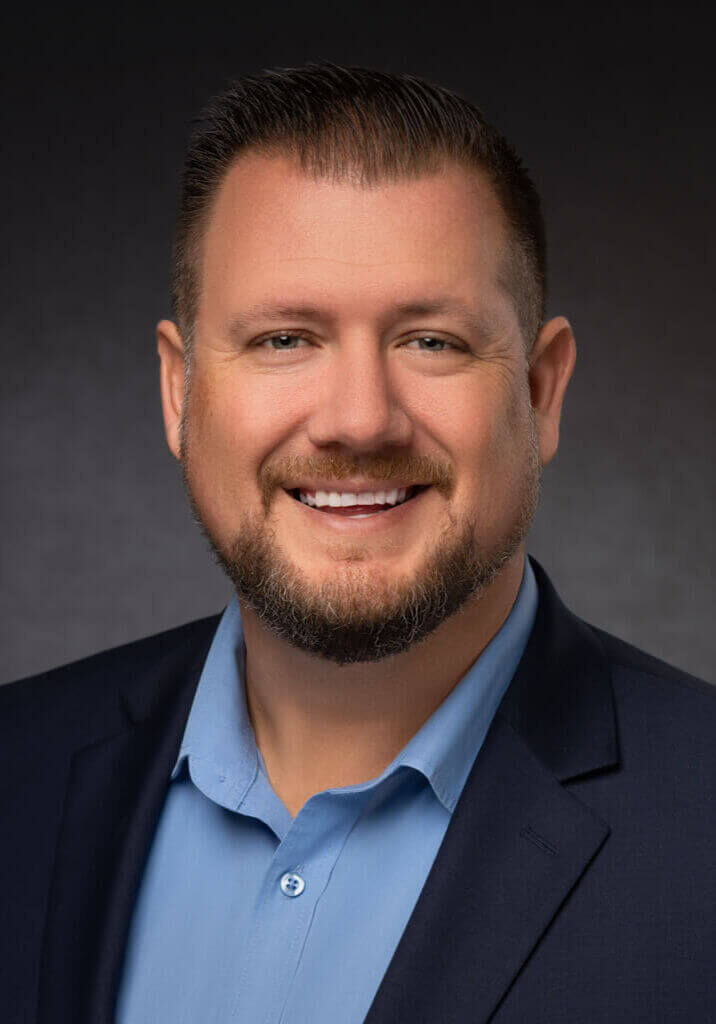 Pro-Headshot_LinkedIn-5301-2-portrait